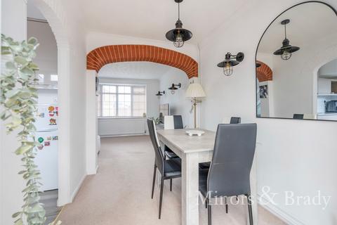 2 bedroom end of terrace house to rent, Anglian Way, Hopton