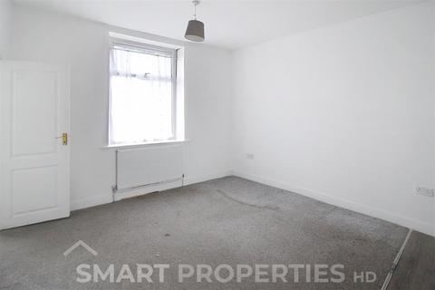2 bedroom house to rent, The Triangle, Huddersfield HD1
