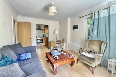 2 bedroom flat to rent, Barbican Court, City Centre