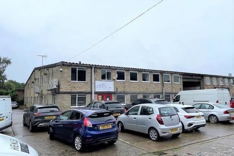 Warehouse to rent, Newtown Rd Henley On Thames RG9 1HG