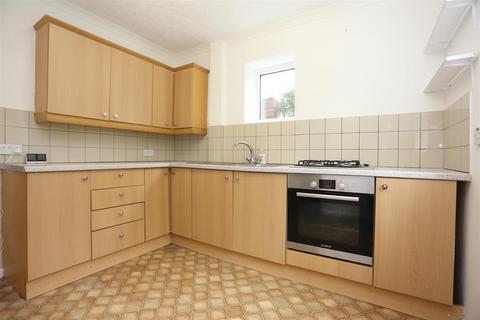 3 bedroom house to rent, Staplefield Drive, Brighton