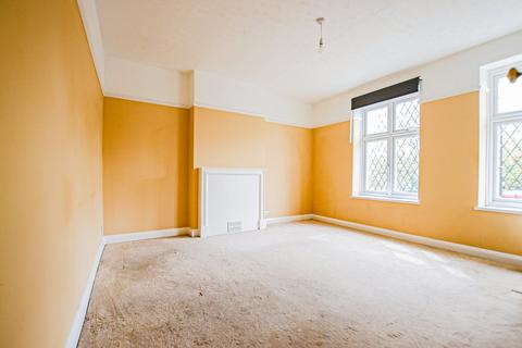 2 bedroom flat to rent, Manor Road, Wallington, SM6