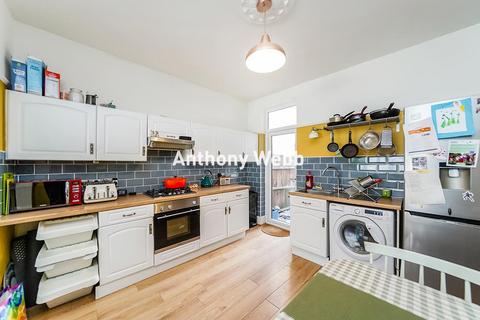 2 bedroom flat for sale, Hazelwood Lane, Palmers Green, N13