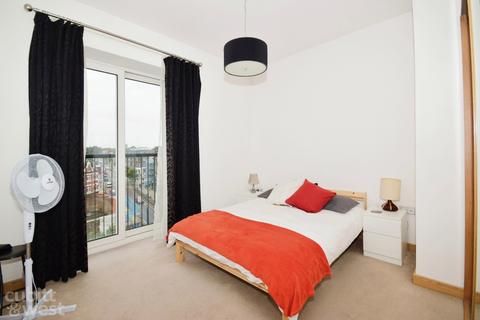 2 bedroom apartment to rent, Manor Road Wallington SM6