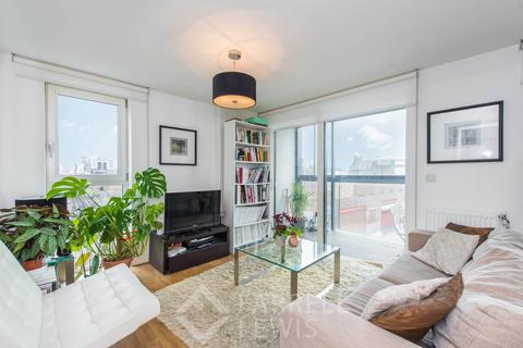 1 bedroom in a house share to rent, Roseberry Place, London E8