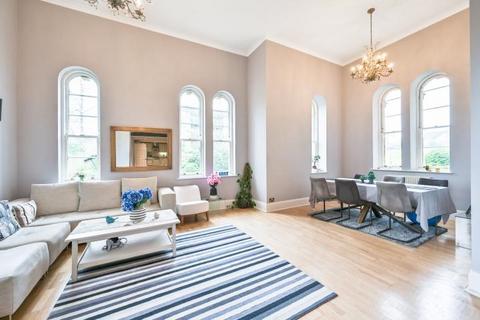 4 bedroom flat for sale, Princess Park Manor, Royal Drive, London, N11