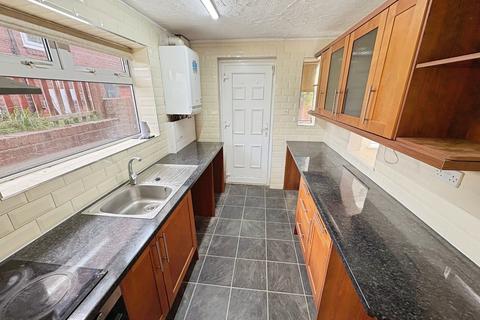 3 bedroom end of terrace house to rent, Harpe Inge, West Yorkshire HD5
