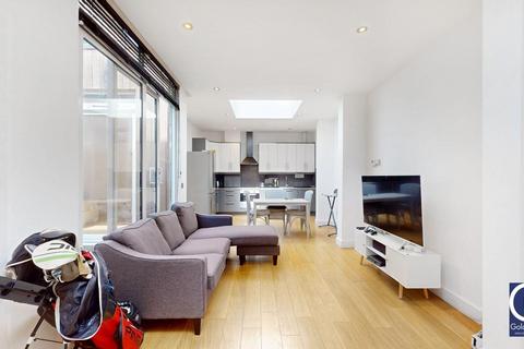 2 bedroom apartment to rent, Holloway Road, Islington, N7