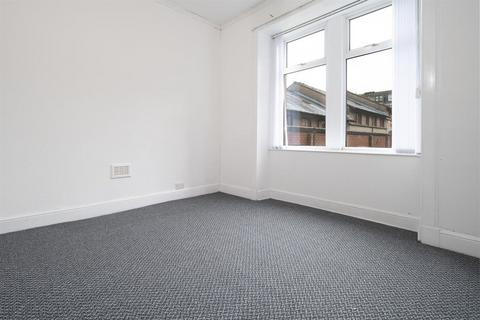 2 bedroom flat to rent, Hope Street, Greenock, PA15