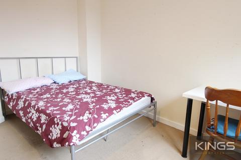 3 bedroom terraced house to rent, Middle Street, Southampton