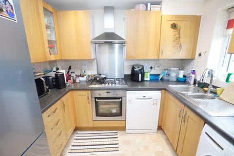3 bedroom end of terrace house to rent, Milton Place, High Wycombe HP13