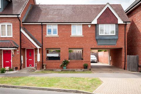 2 bedroom maisonette to rent, Jasmine Square, Reading RG5