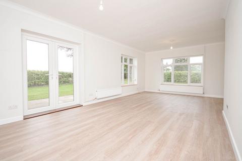 3 bedroom detached bungalow to rent, Shadwell