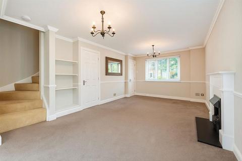 3 bedroom terraced house to rent, Rosslyn Park, Weybridge KT13