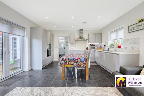 4 bedroom detached house to rent, Barleymead Way, Puckeridge