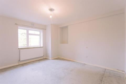 2 bedroom flat to rent, Pembroke Hall, Hendon