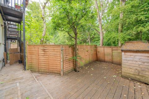 2 bedroom flat to rent, West Gardens, Colliers Wood, London, SW17