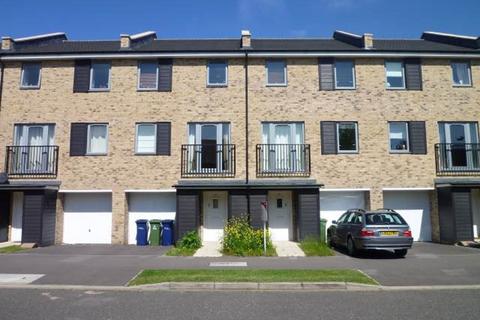 4 bedroom terraced house to rent, Woodhead Drive, Cambridge, CB4