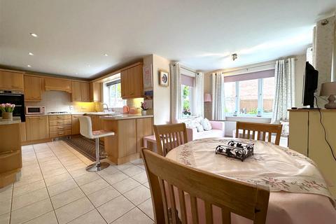 4 bedroom detached house for sale, Gilbert Way, Fernwood, Newark