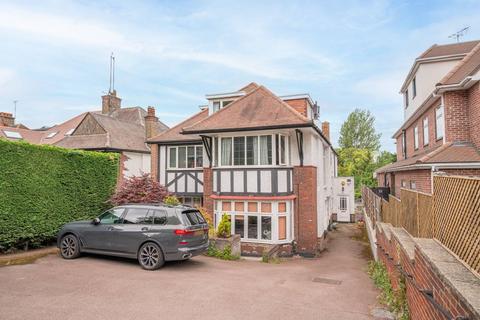 3 bedroom flat to rent, Finchley Road, Golders Green, London, NW11