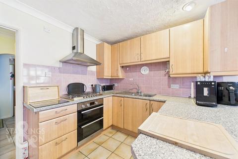 4 bedroom end of terrace house for sale, Fairfields, Thetford