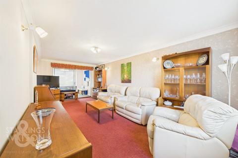 4 bedroom end of terrace house for sale, Fairfields, Thetford