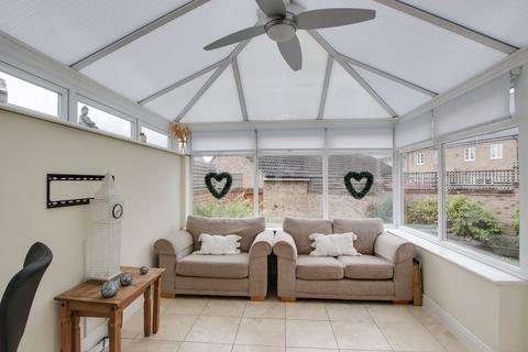 4 bedroom detached house to rent, Dixy Close, St. Neots PE19