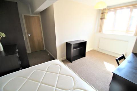 3 bedroom terraced house to rent, Beechwood Mount, Burley, Leeds, LS4 2NQ
