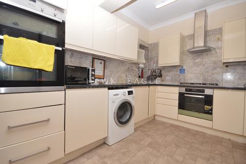 1 bedroom in a house share to rent, Eastern Avenue, Ilford, Essex. IG4