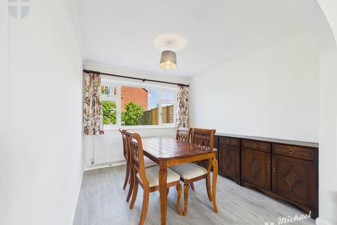 3 bedroom end of terrace house to rent, Brentwood Way, Aylesbury, Buckinghamshire