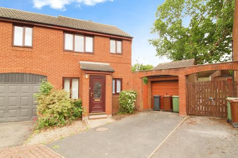 3 bedroom terraced house to rent, Penlands Lawn, West Yorkshire LS15