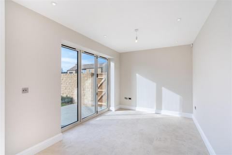 5 bedroom detached house to rent, Scarcroft Crescent, Leeds LS14