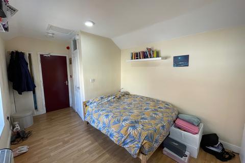 Studio to rent, Rawden Place, Cardiff CF11