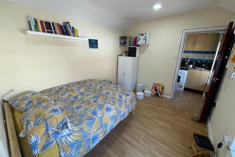 Studio to rent, Rawden Place, Cardiff CF11