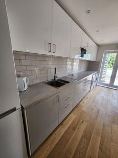1 bedroom in a house share to rent, Bath Road, Bristol BS4