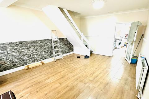 3 bedroom semi-detached house to rent, BEAUTIFUL 3 BED HOUSE | LEYTON | AVAILABE NOW , London E10