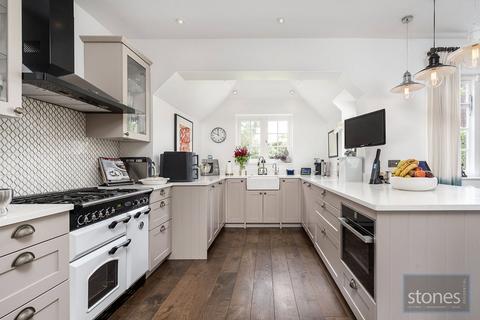 3 bedroom terraced house to rent, Midholm, London, NW11