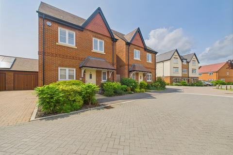 3 bedroom detached house to rent, Field Maple Gardens, High Wycombe, Buckinghamshire, HP10 9FN