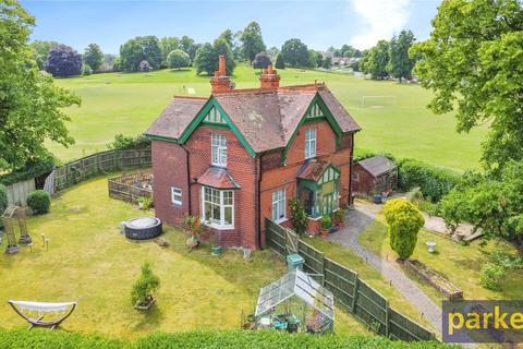 3 bedroom detached house for sale, St. Saviours Road, Berkshire RG1