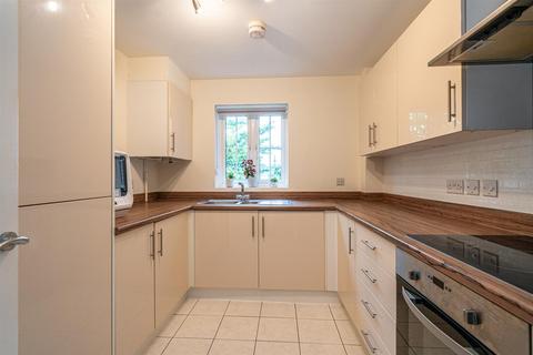 2 bedroom flat for sale, St. Mawes Close, Croxley Green