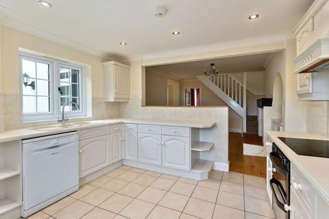 4 bedroom semi-detached house to rent, Wrotham Hill Road, Wrotham TN15 7PU