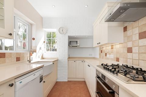 3 bedroom semi-detached house to rent, Canberra Road, Charlton, SE7