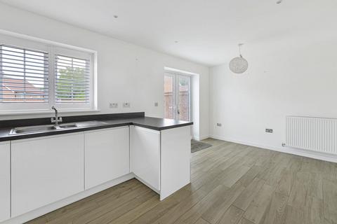 3 bedroom detached house to rent, Beacon Avenue, Kings Hill, ME19 4LH