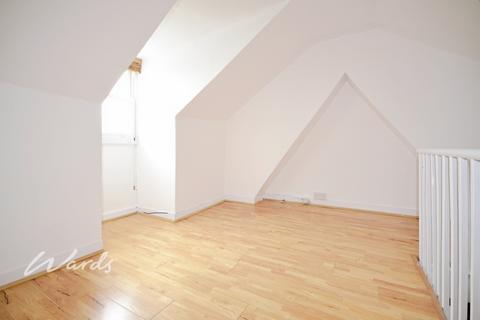 3 bedroom terraced house to rent, Holborough Road Snodland ME6