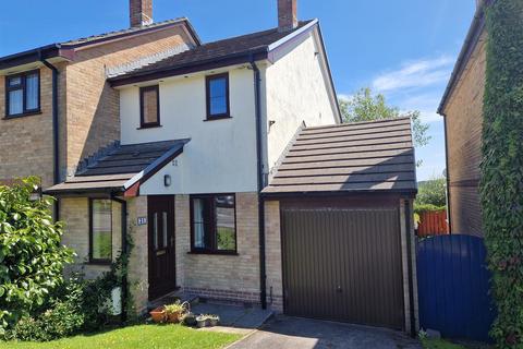 2 bedroom semi-detached house to rent, Evea Close, Truro
