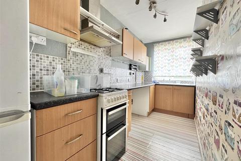 2 bedroom flat to rent, Woodlands Road, Aylesford ME20