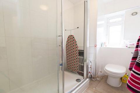 Studio to rent, NW6