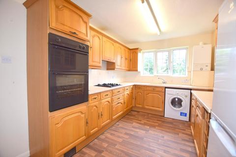 2 bedroom flat to rent, Belmont Close, Cockfosters EN4