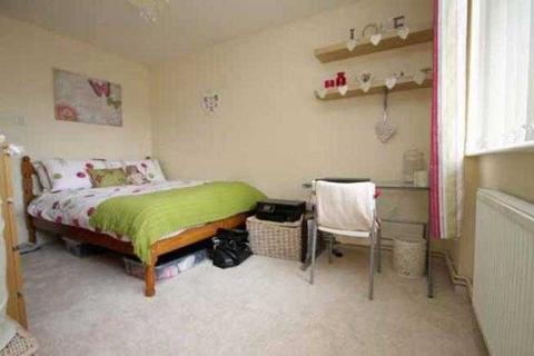 1 bedroom in a house share to rent, Wemyss Court, Millitary road, Canterbury