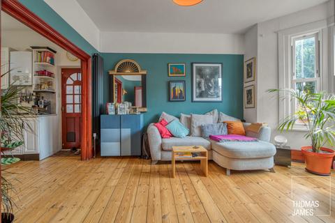 2 bedroom flat for sale, Goring Road, London, N11
